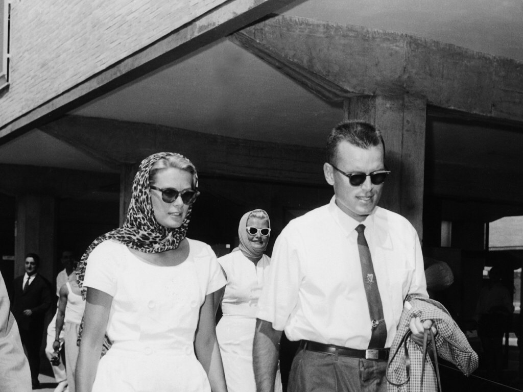 elegancepedia grace kelly scarf