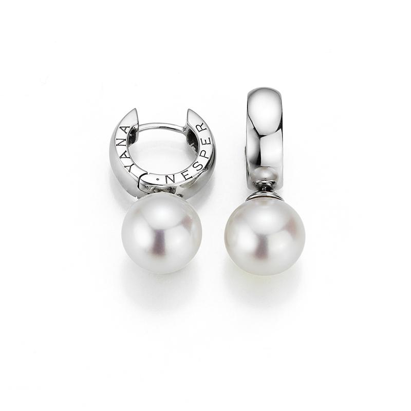 fashionable pearl earrings made of white gold