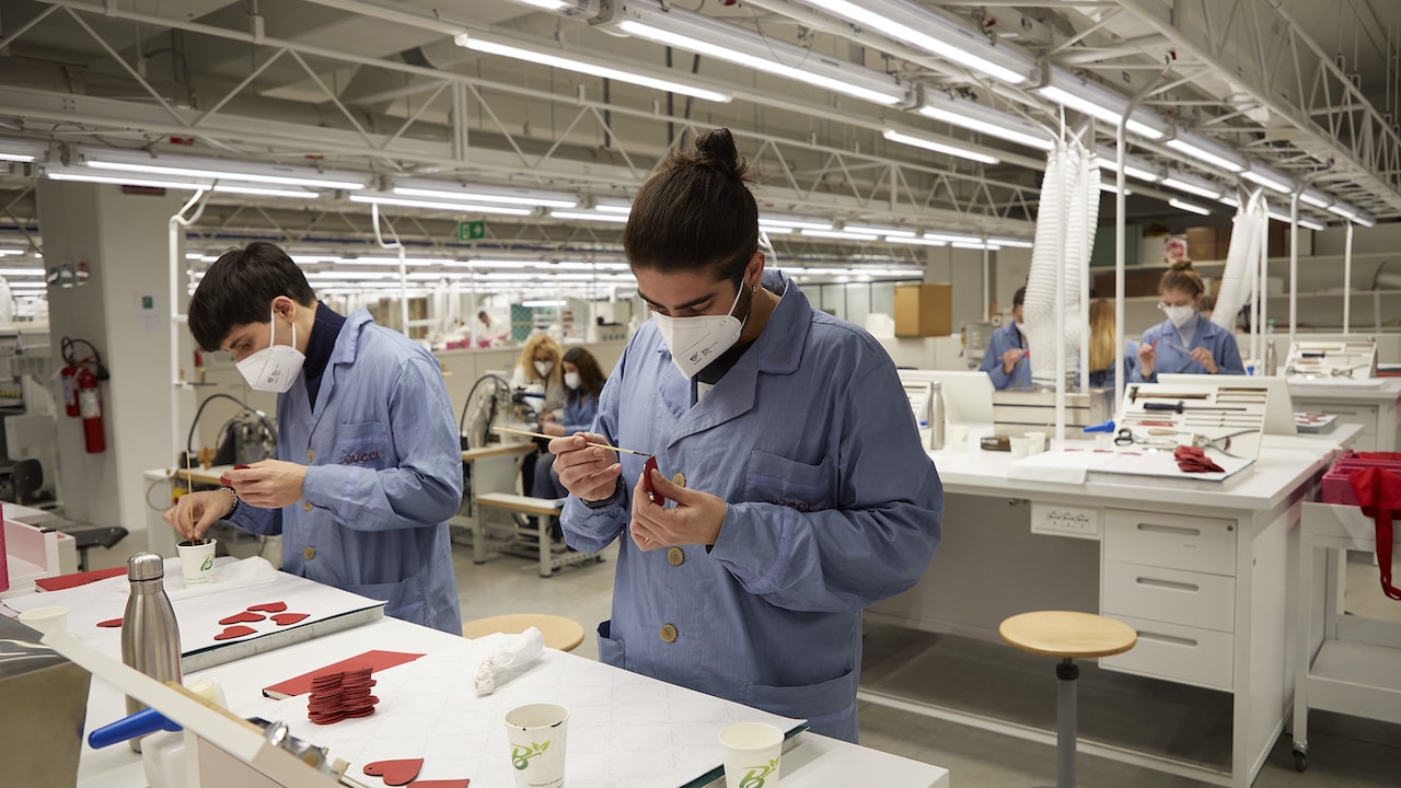 Gucci workers strike what is the reason