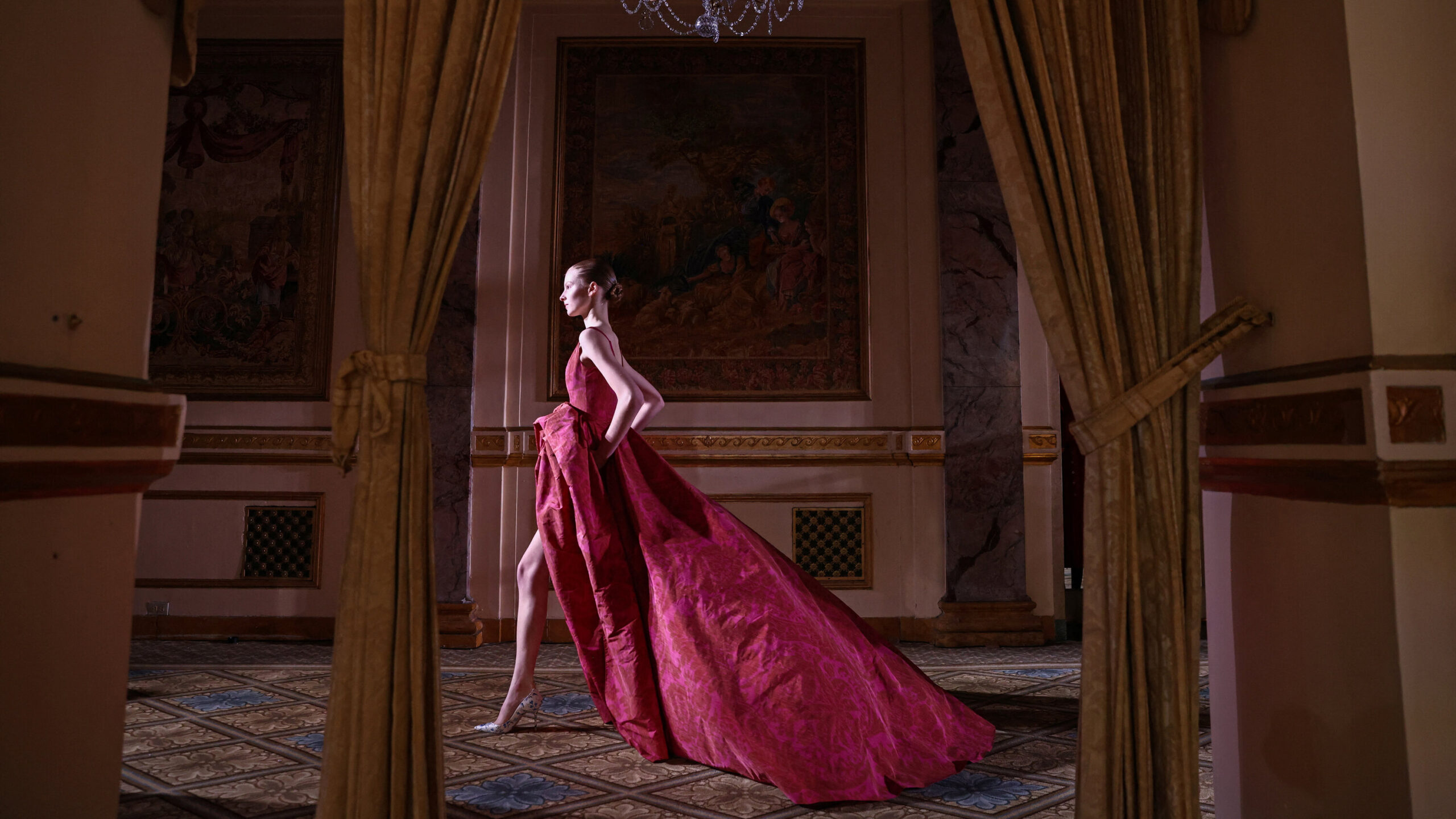 How to Look Luxurious at a Scaled Party