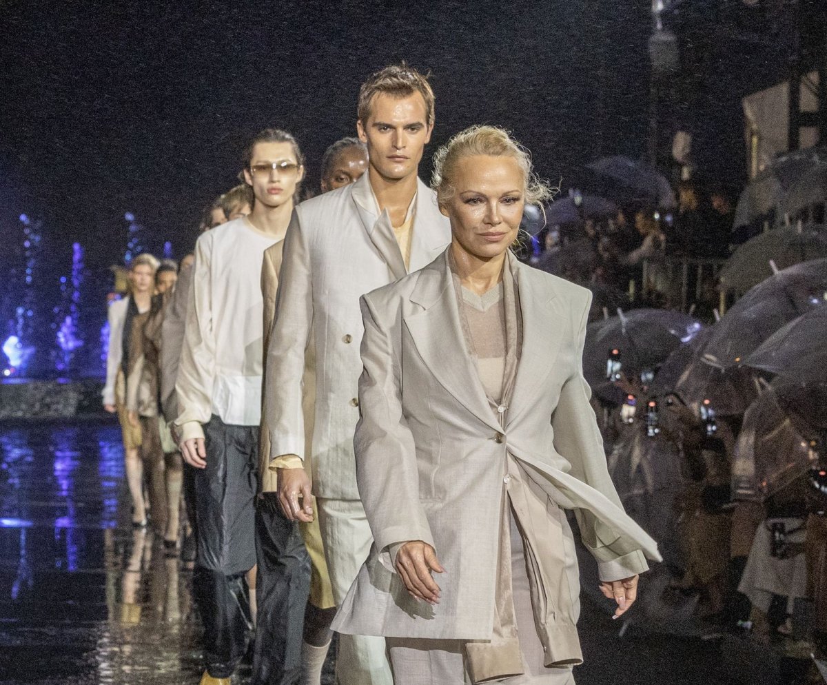 Pamela Anderson Naomi Campbell Law Roach appear in Hugo Boss show in Miami