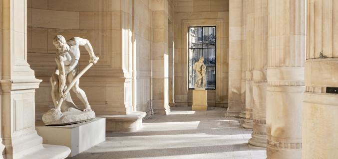 paris fashion museum statues