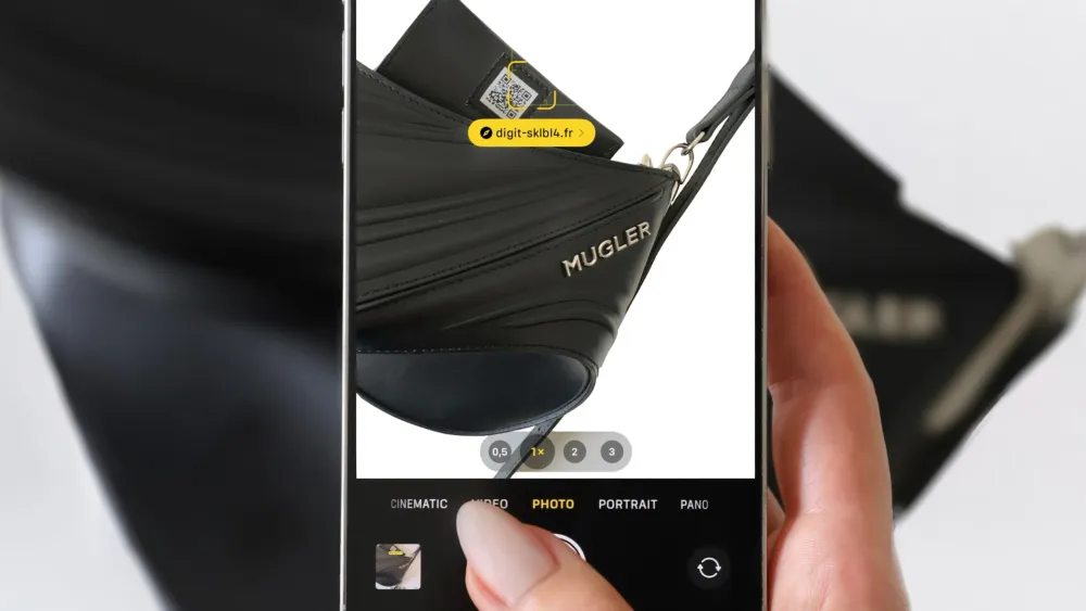 Revolution in the industry: digital passports in Mugler bags