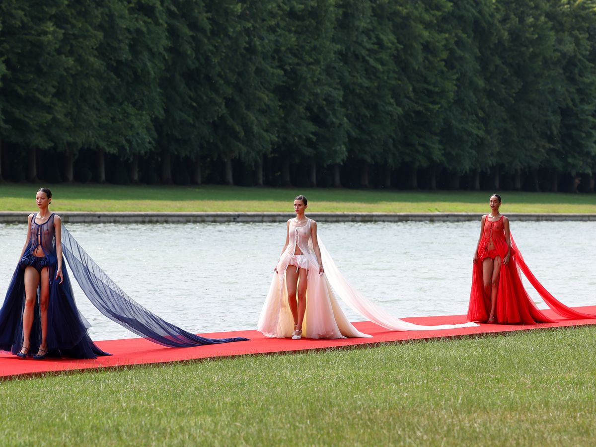 Surrounded by nature, the new Jacquemus collection in France