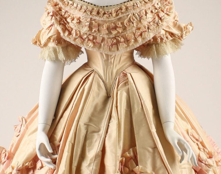 What does an evening dress look like?