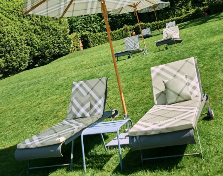 Burberry Check Newt (1) (1)