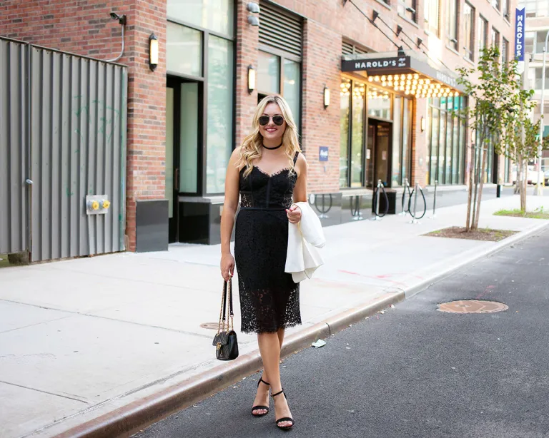 how to match a handbag with a dress