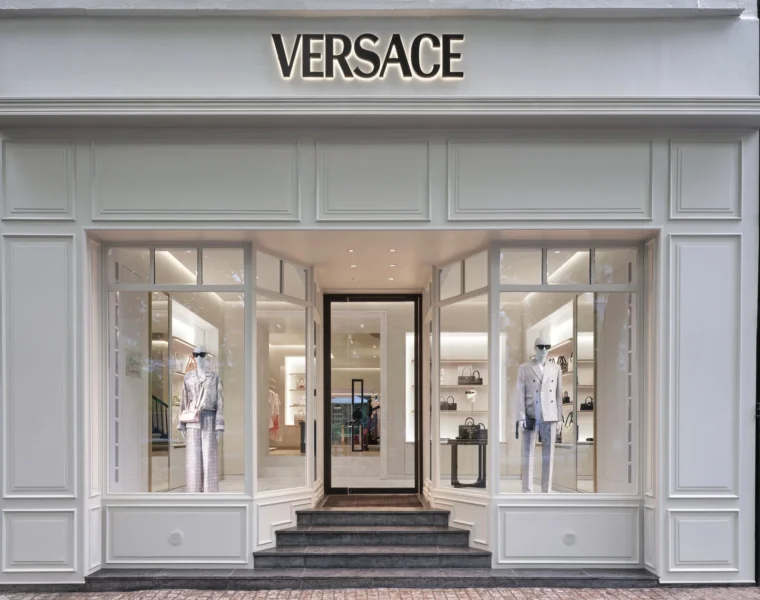 who is the owner of the fashion house at Versace